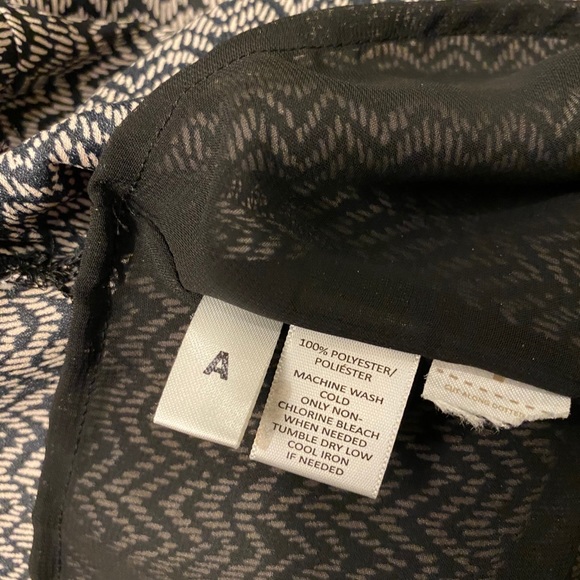 loft xs black and white patterened shell tank-used - Picture 4 of 4